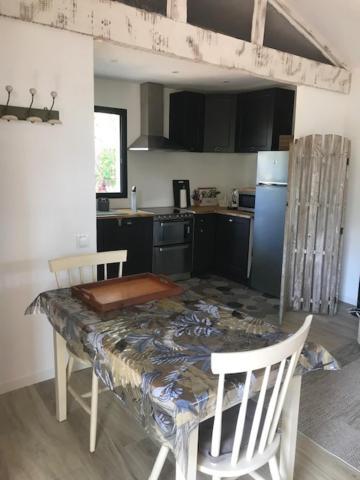 La Brindille Petit Mas Provencal Meuble De Tourisme 3 Etoiles 2-3 Personnes 1 Piece 30 M2 Tout Confort Lisiere Foret Jardin Jacuzzi Piscine Saint-Paul-en-Foret Exterior photo